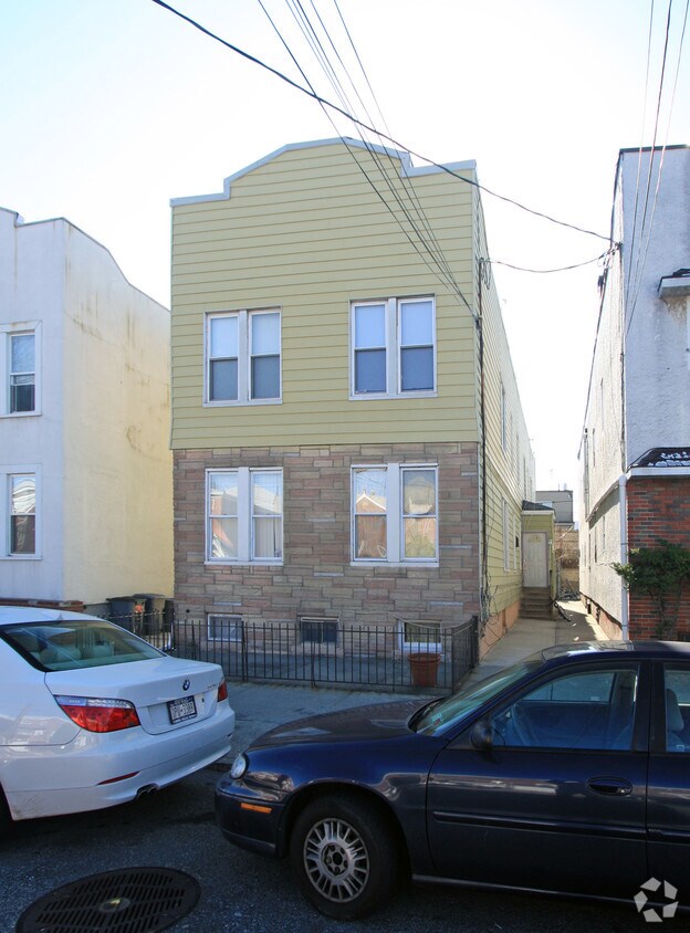 Building Photo - 8729 16th Ave