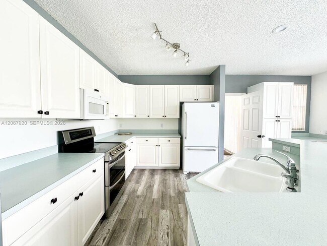 Foto del edificio - 7647 Rockport Cir
