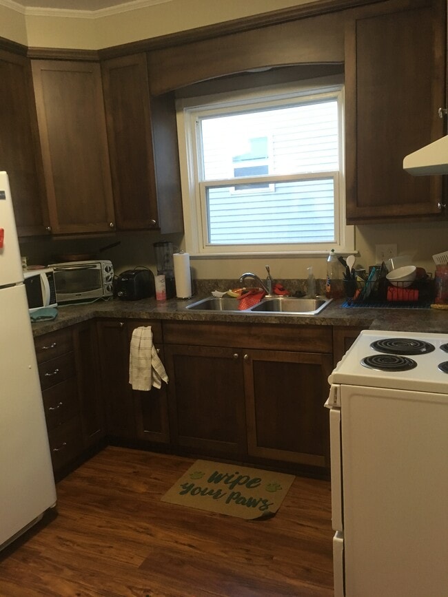 Kitchen - 435 S Dodge St