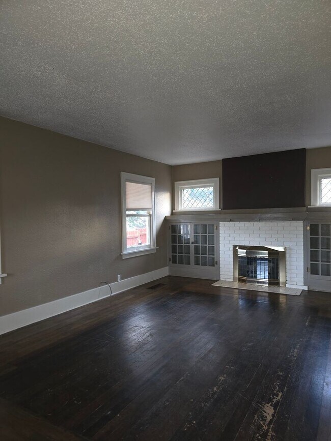 Foto del edificio - Big Tree Charmer 2 bed 1 bath.