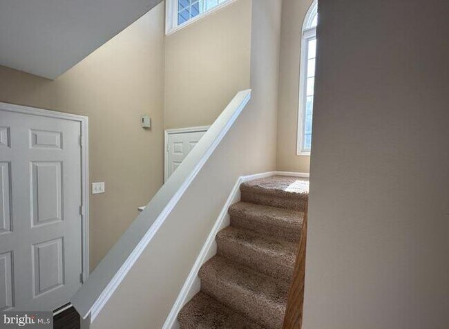 Building Photo - 203 E Village Ln