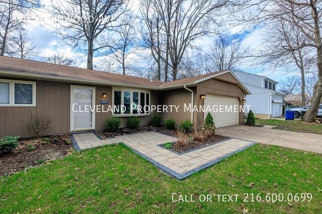 Building Photo - 870 Robinwood Ave
