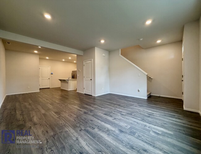 Foto del edificio - Modern 3BR/2.5BA Townhome in Cornelius – Bonus Loft, 2-Car Garage & Move-In Ready!