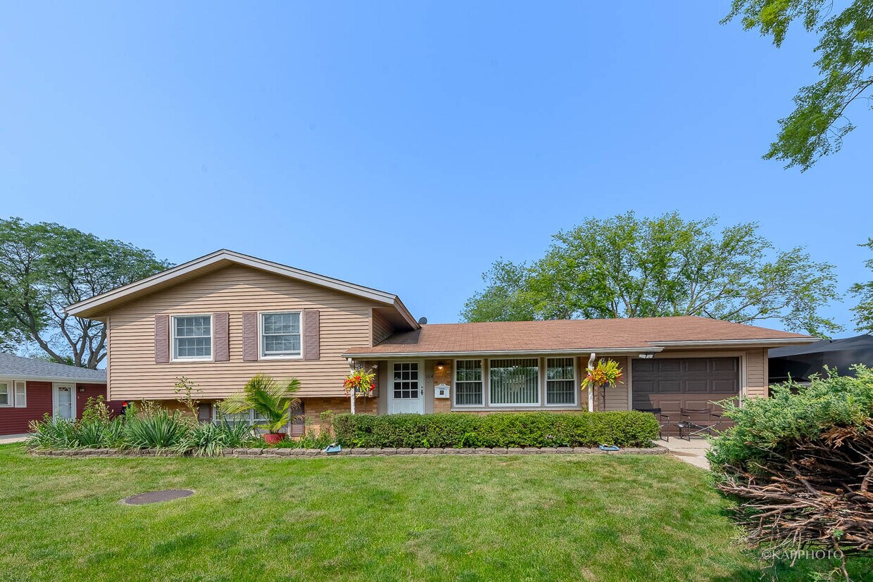 104 Standish Ln, Schaumburg, IL 60193 House Rental in Schaumburg, IL