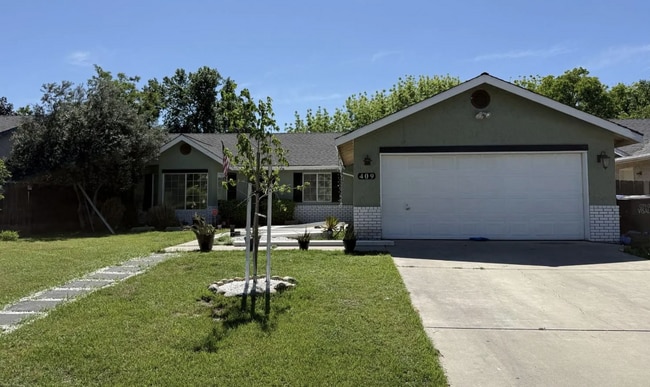Building Photo - 409 W Packwood Ave