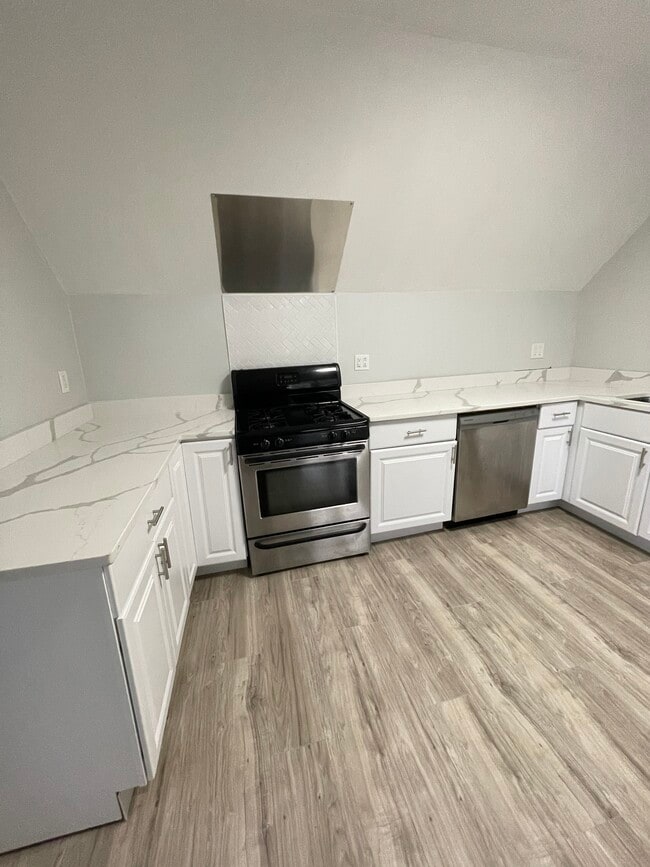 Building Photo - 5858 W Dakin St
