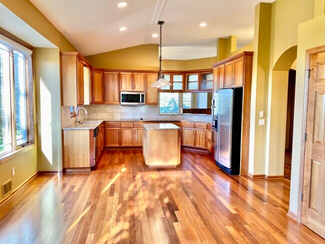 Foto del edificio - 3844 Linden Dr E