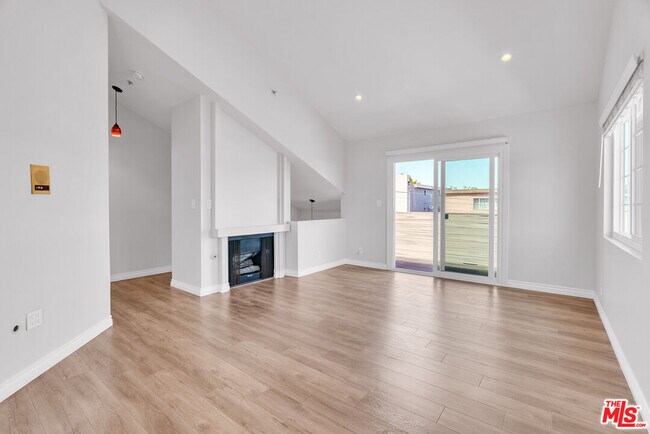 Foto del edificio - 119 E Beach Ave
