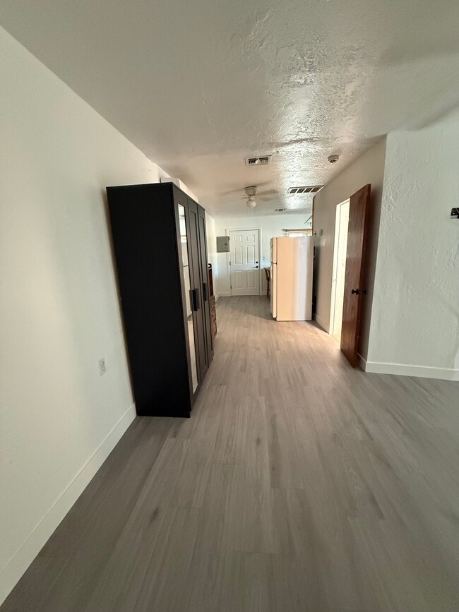 Building Photo - 2443 E Earll Dr