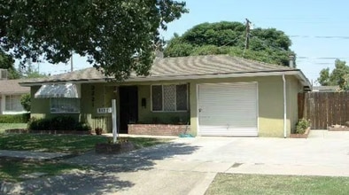 Building Photo - 2221 E Donner Ave