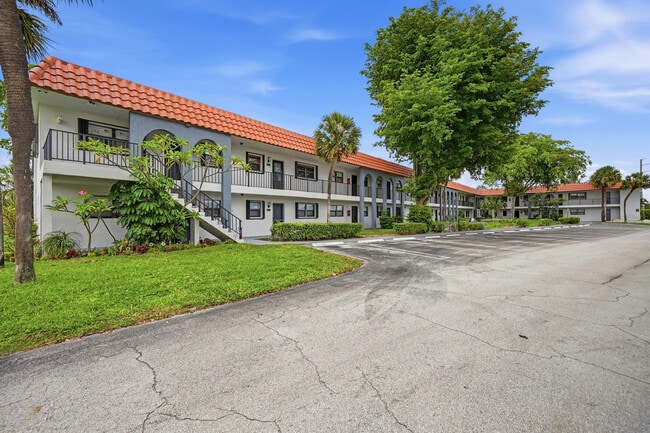 Building Photo - 2181 Woolbright Rd
