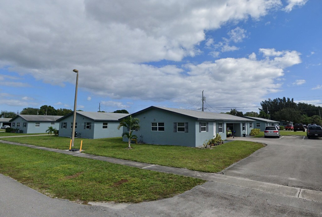 Woodhaven Villas Apartments in Palm Springs, FL