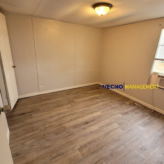 Foto del edificio - 3525 E Main St