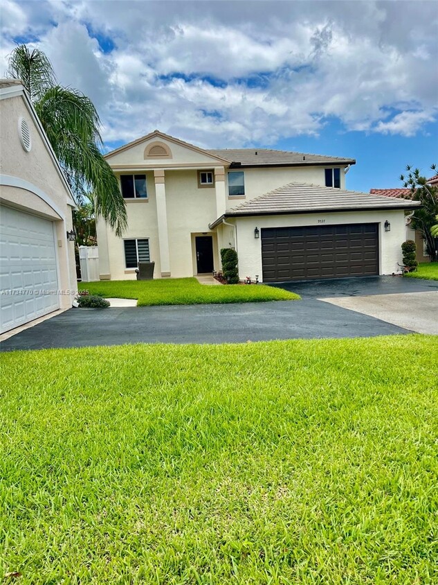 Foto principal - 9537 NW 9th Ct