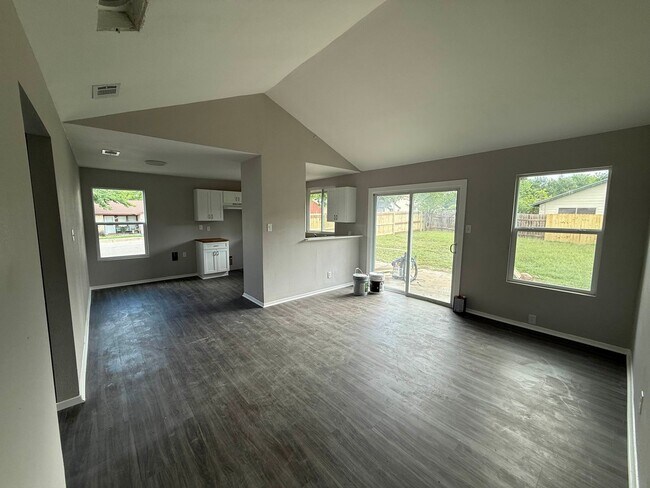 Foto del edificio - 6800 Bryonwood Dr