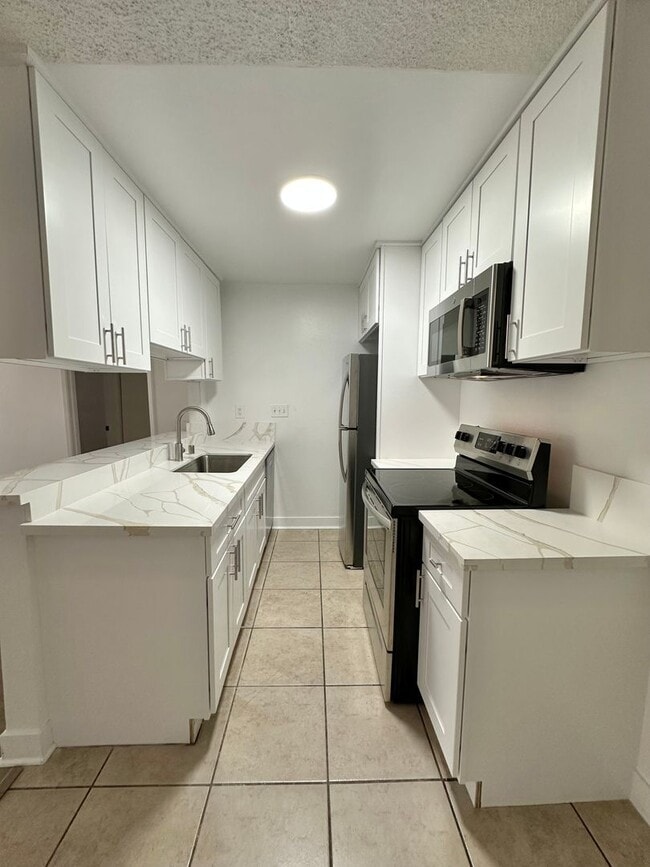 Building Photo - One Bedroom/One Bath FOR RENT!