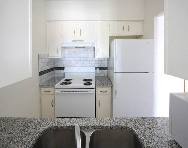 Building Photo - 1209 Hollow Creek Dr