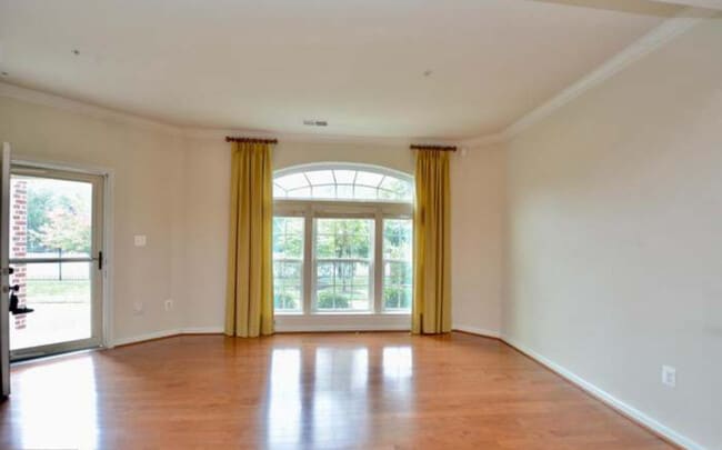 Building Photo - 904 Hall Station Dr