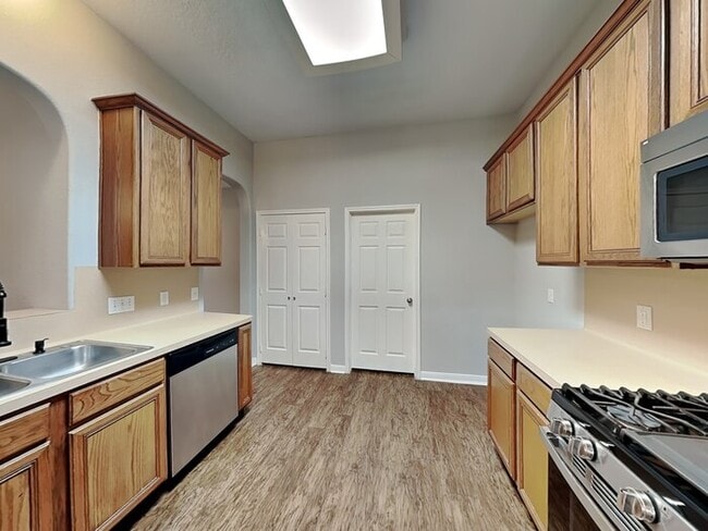 Building Photo - Welcome Home!!