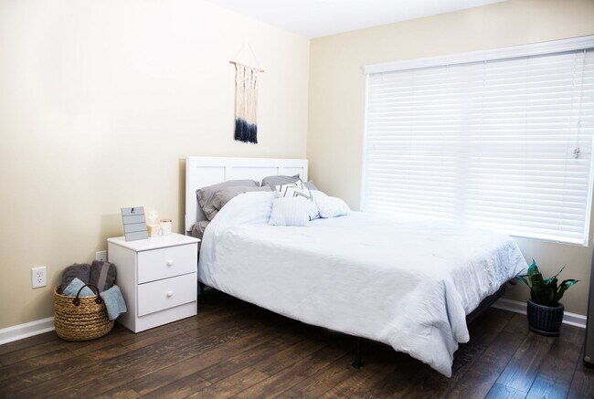 Building Photo - North Athens Stand-alone Home