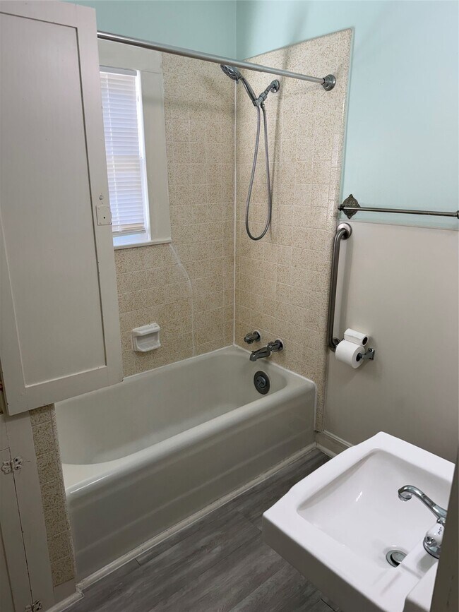 Building Photo - 4407 Avenue S 1/2