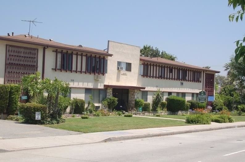 Primary Photo - 1600 S Baldwin Ave
