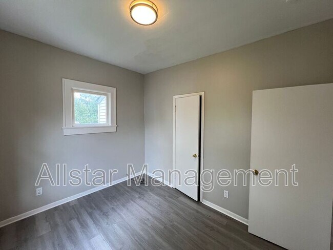 Foto del edificio - 3293 E 121st St