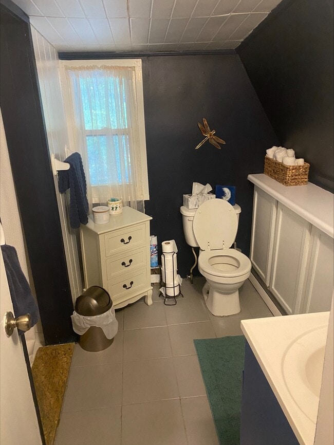 Bathroom - 10 Crestwood Rd