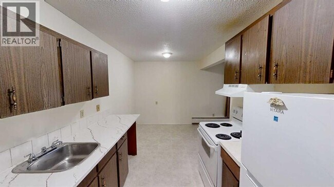 Photo du bâtiment - 10222-10105 105 Ave