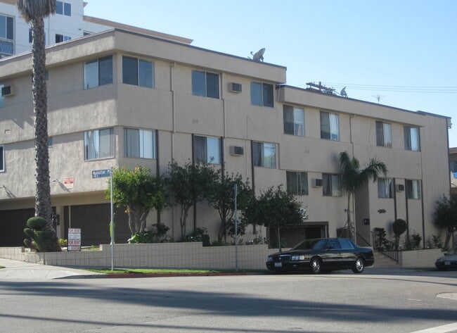 Building Photo - 3556 San Marino St
