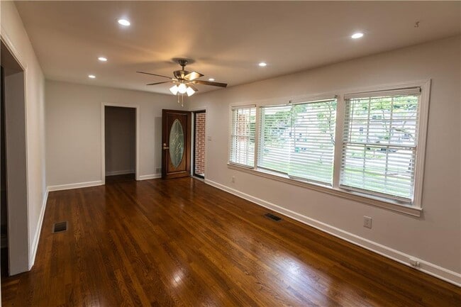 Building Photo - 1392 Lively Ridge Rd NE