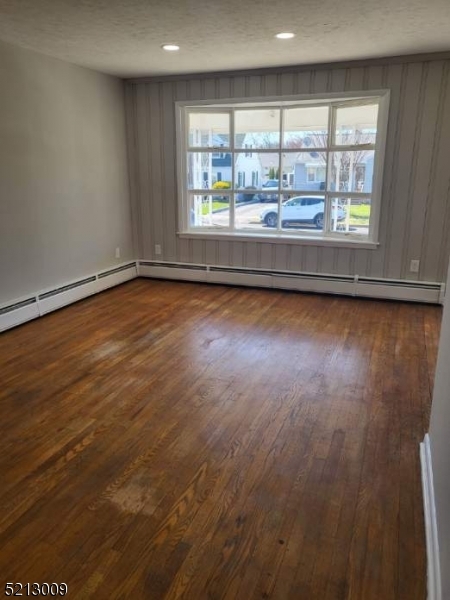 Building Photo - 322 Kings Ct