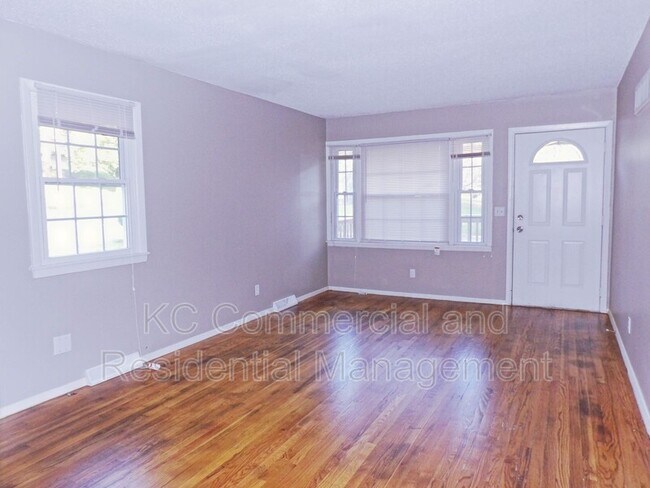 Building Photo - 4601 NE 37th St
