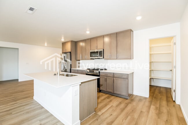 Foto del edificio - 15176 Nimbus Way