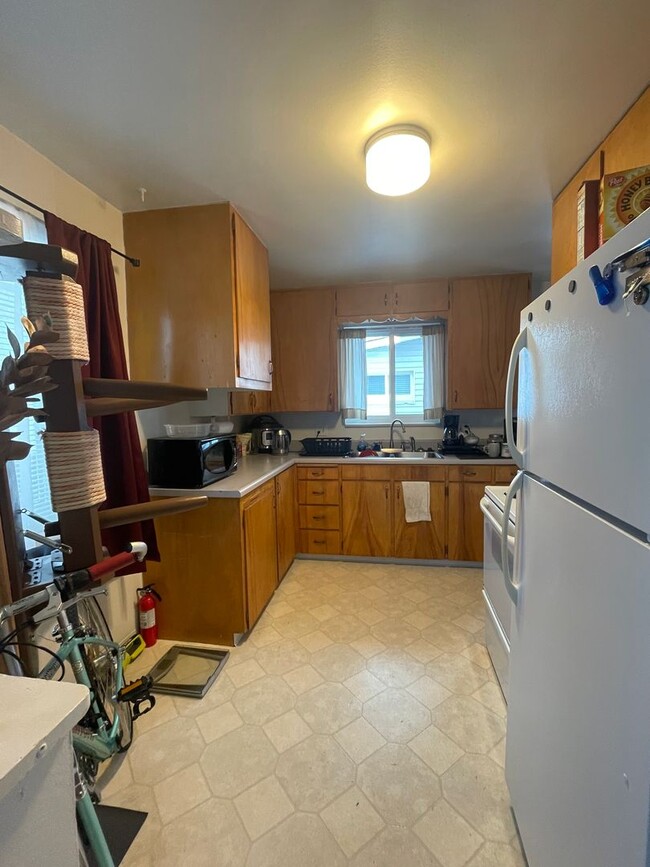 Building Photo - 1312-1314 Castlerock Drive