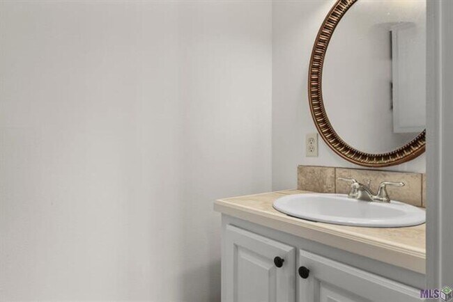 Building Photo - 2 Bedroom House in Capital Heights