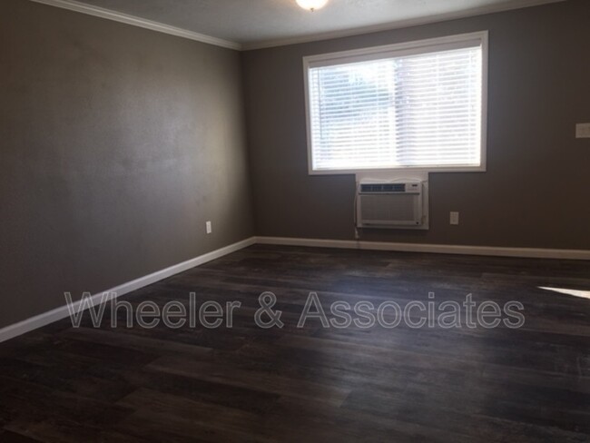Building Photo - 520 E 4400 S
