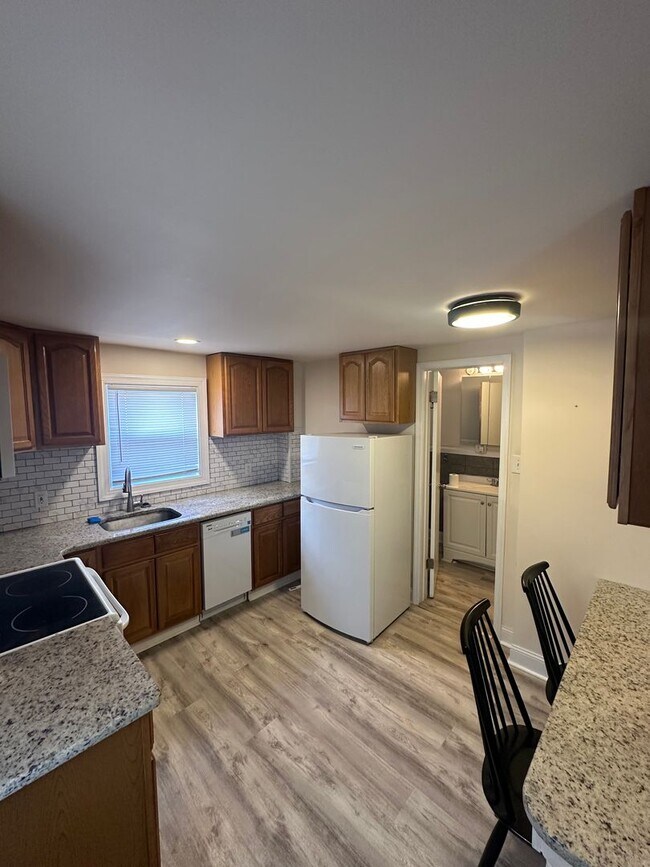 Foto del edificio - Updated 2 Bedroom Home in Media Borough with Private Yard