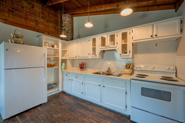 Building Photo - 1279 Enfield St