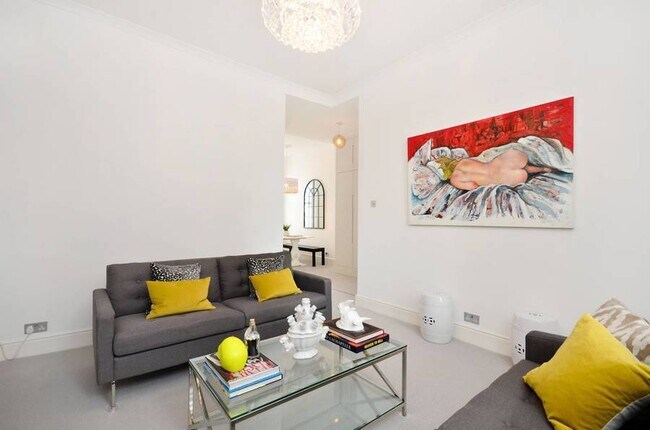 Building Photo - Fantastic Spacious And Private 1 bedroom a...