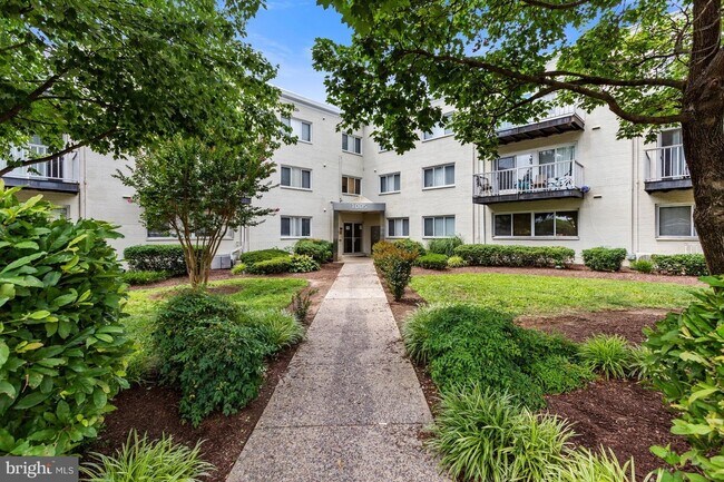 Building Photo - 1005 Chillum Rd