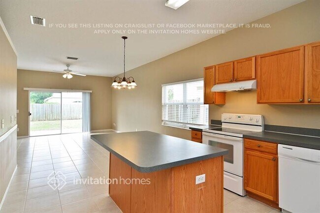 Foto del edificio - 7629 Clovelly Park Pl