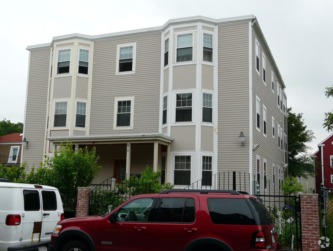 Building Photo - 21-23 W Cottage St