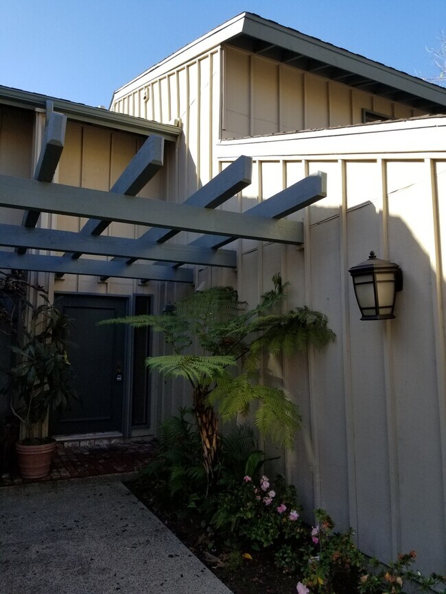Foto del edificio - La Jolla Home, 3bd 2.5ba 1460 sqft 2garage w/patio and view!