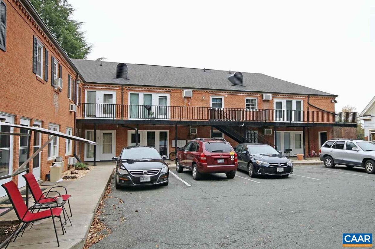 Foto del edificio - 2114 Ivy Rd