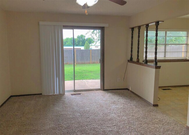 Foto del edificio - 720 Robin Hill Rd