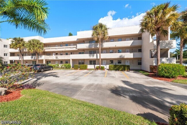 Foto del edificio - 501 Forest Lakes Blvd