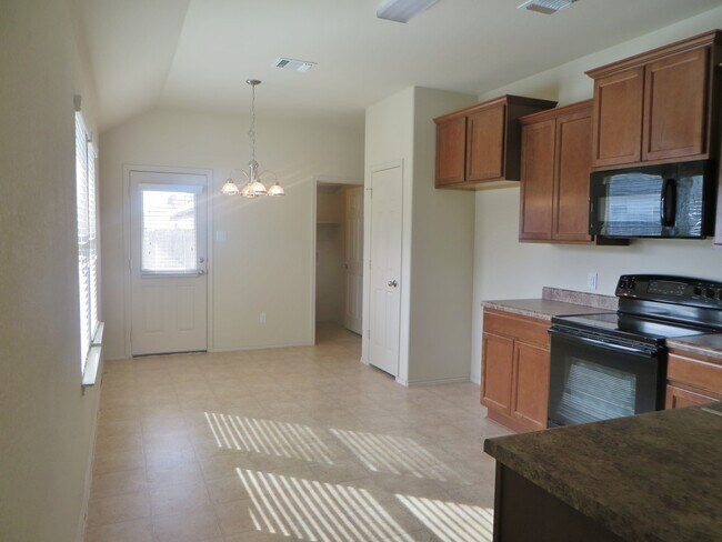 Building Photo - 3 Bedroom 2 Bathroom Sonterra West Home