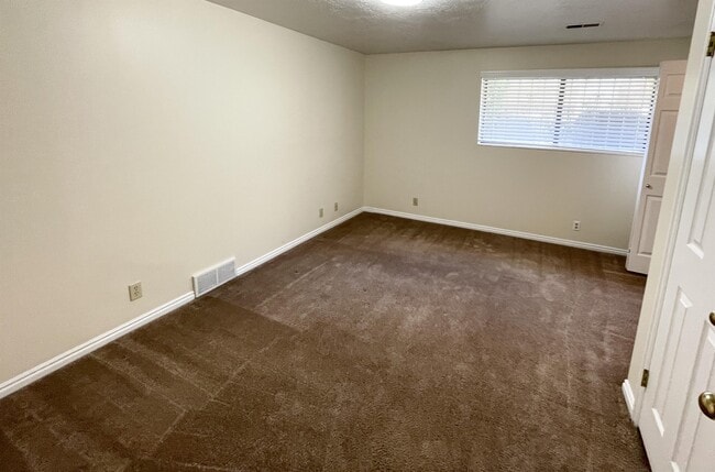 Building Photo - 1119 E Murray Holladay Rd