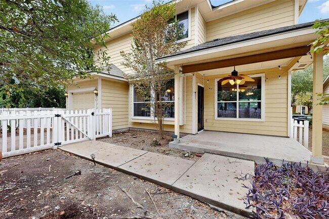 Building Photo - 319 Bandstand Ln